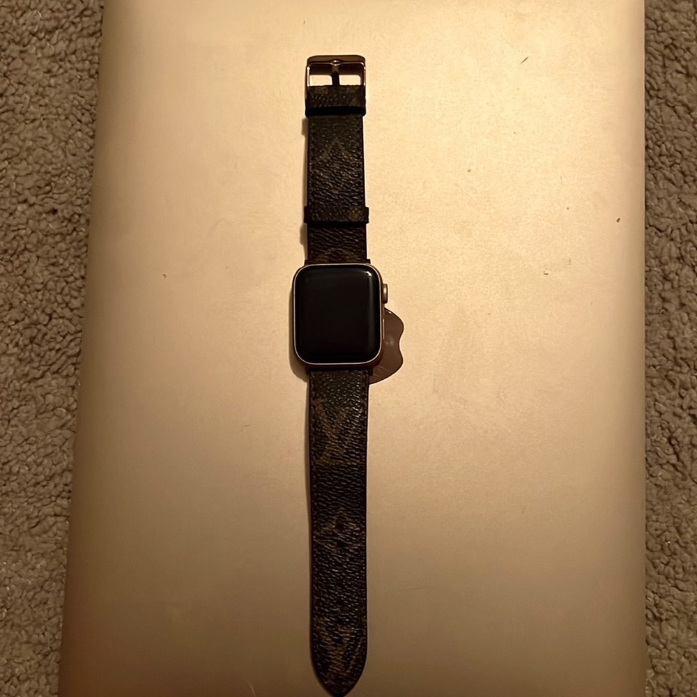 Apple Watch Series 5 40mm Gold AUL pink CEL/GPS Verizon with LV repurp band.